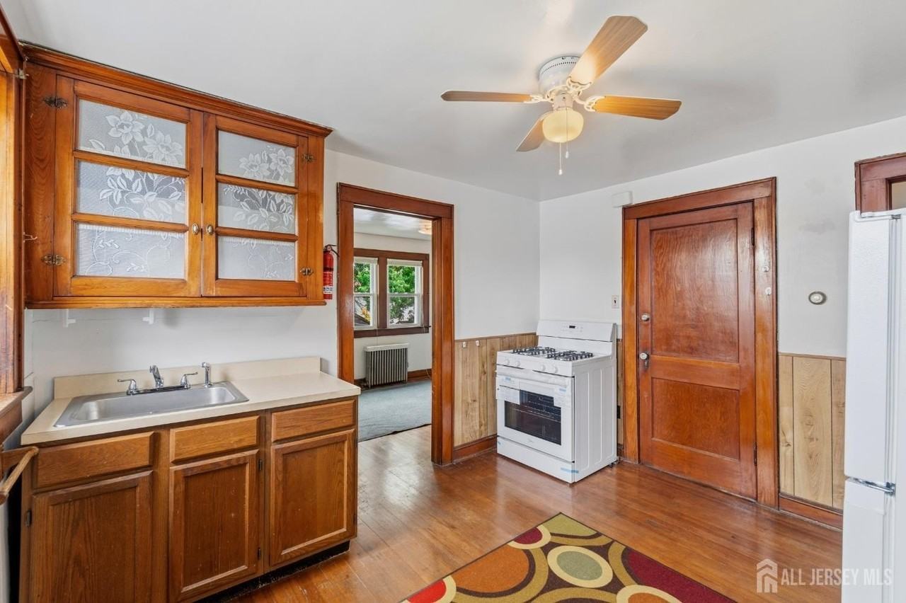 511 Garden Ave #2 - Photo 3 of 17