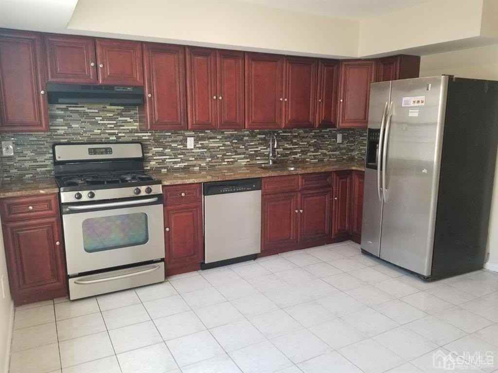 49 Larch St - Photo 4 of 19