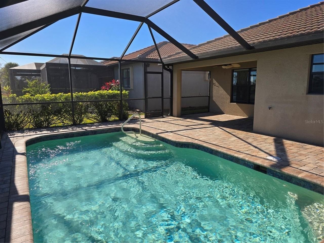 19261 Isadora St - Photo 5 of 26