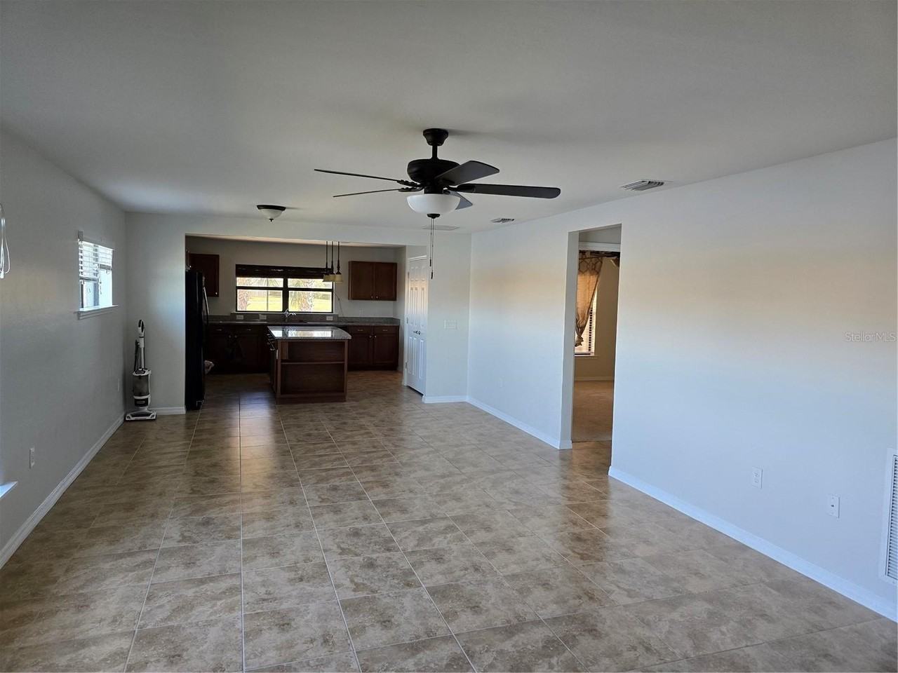 19261 Isadora St - Photo 6 of 26