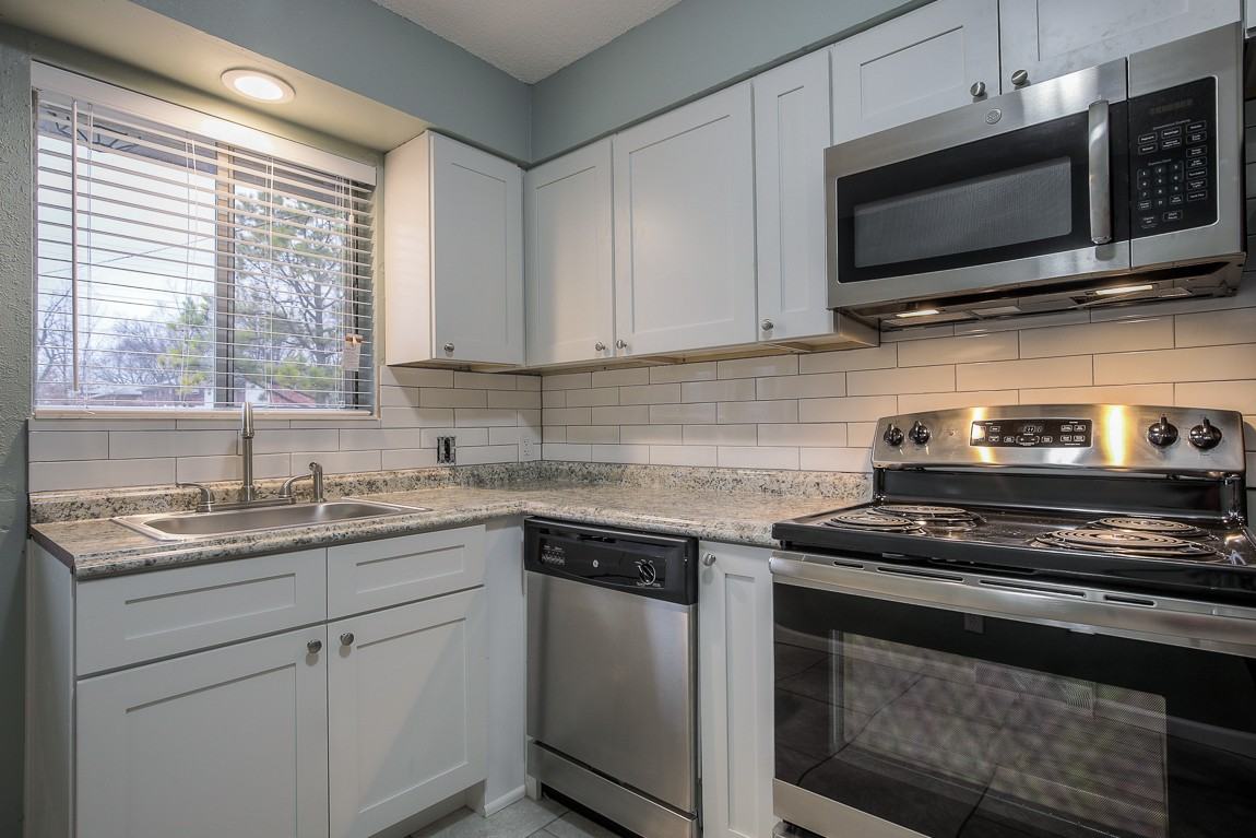 510 Ne Corder St #B - Photo 3 of 28