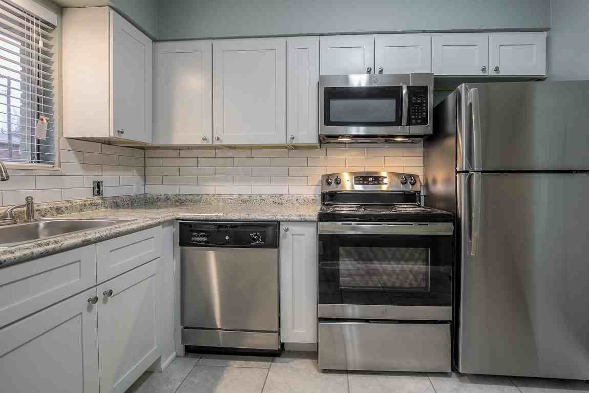 510 Ne Corder St #B - Photo 4 of 28