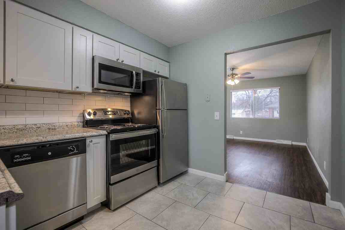 510 Ne Corder St #B - Photo 5 of 28
