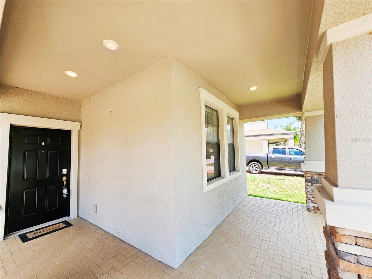 7468 Fairgrove Ave - Photo 4 of 32