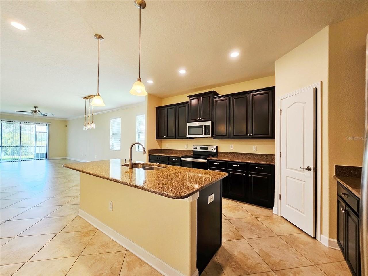 7468 Fairgrove Ave - Photo 6 of 32