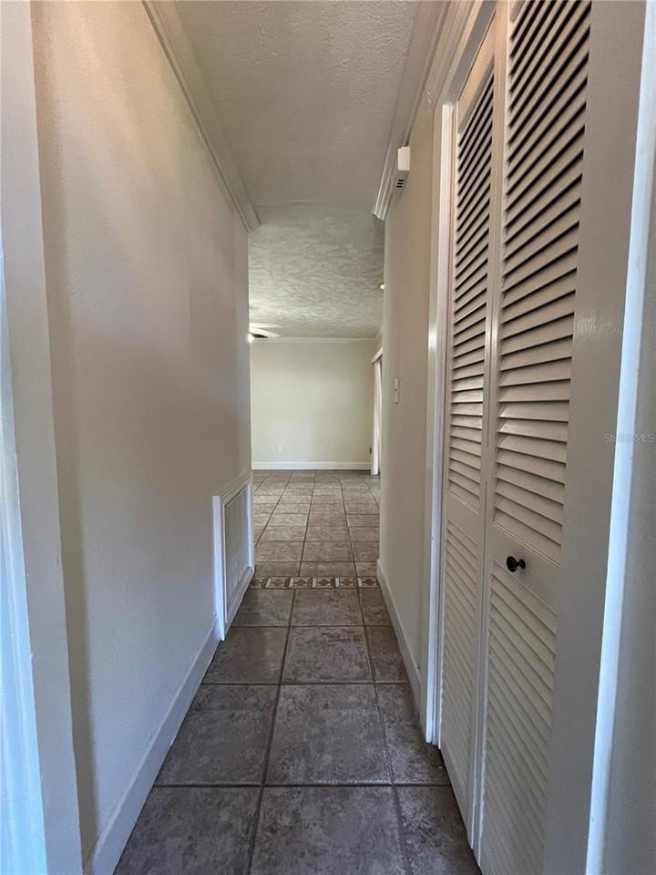 3222 Hammersmith Rd - Photo 3 of 31