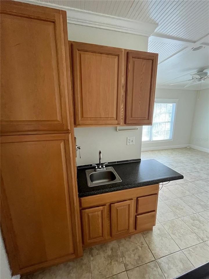 3222 Hammersmith Rd - Photo 4 of 31