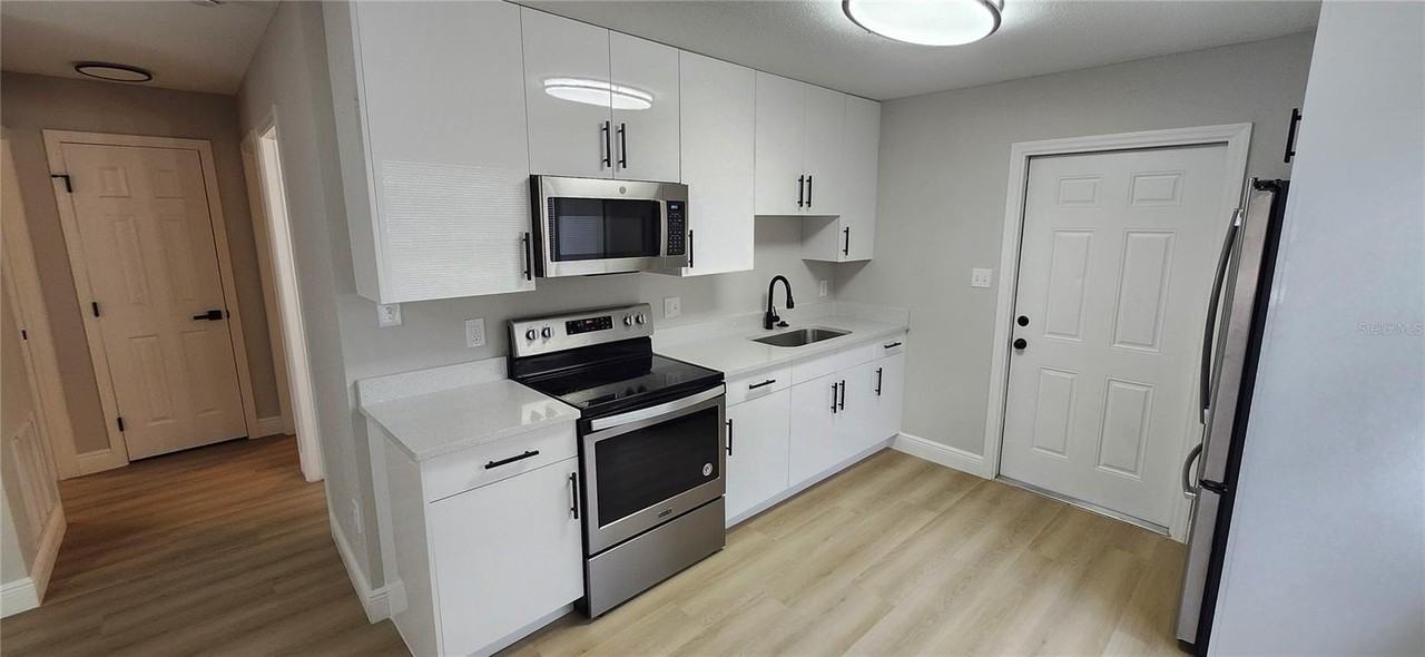 901 S Taylor Rd - Photo 5 of 14
