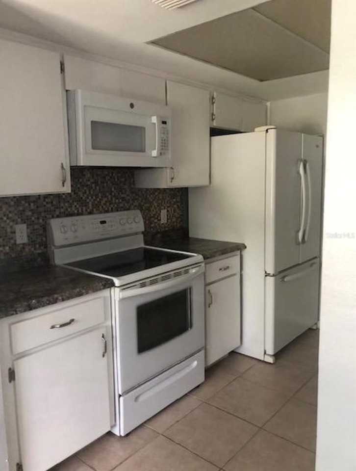 6910 S Trask St - Photo 2 of 10