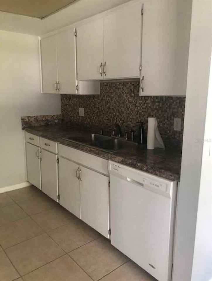 6910 S Trask St - Photo 3 of 10