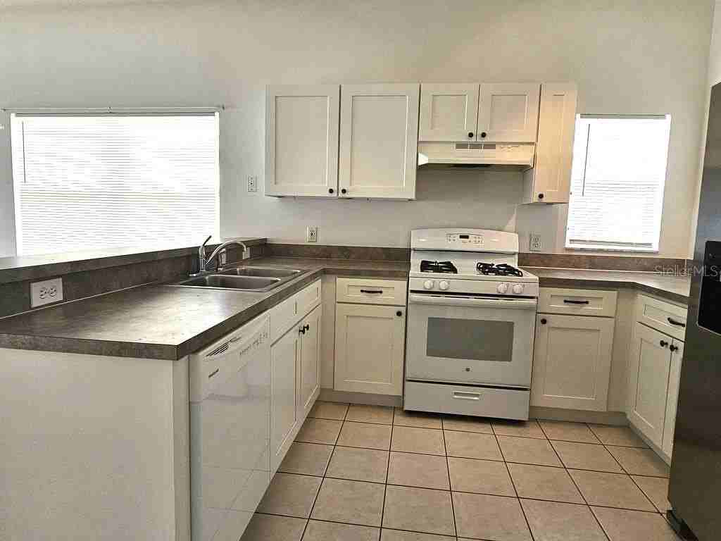 7625 Clovelly Park Pl - Photo 3 of 12