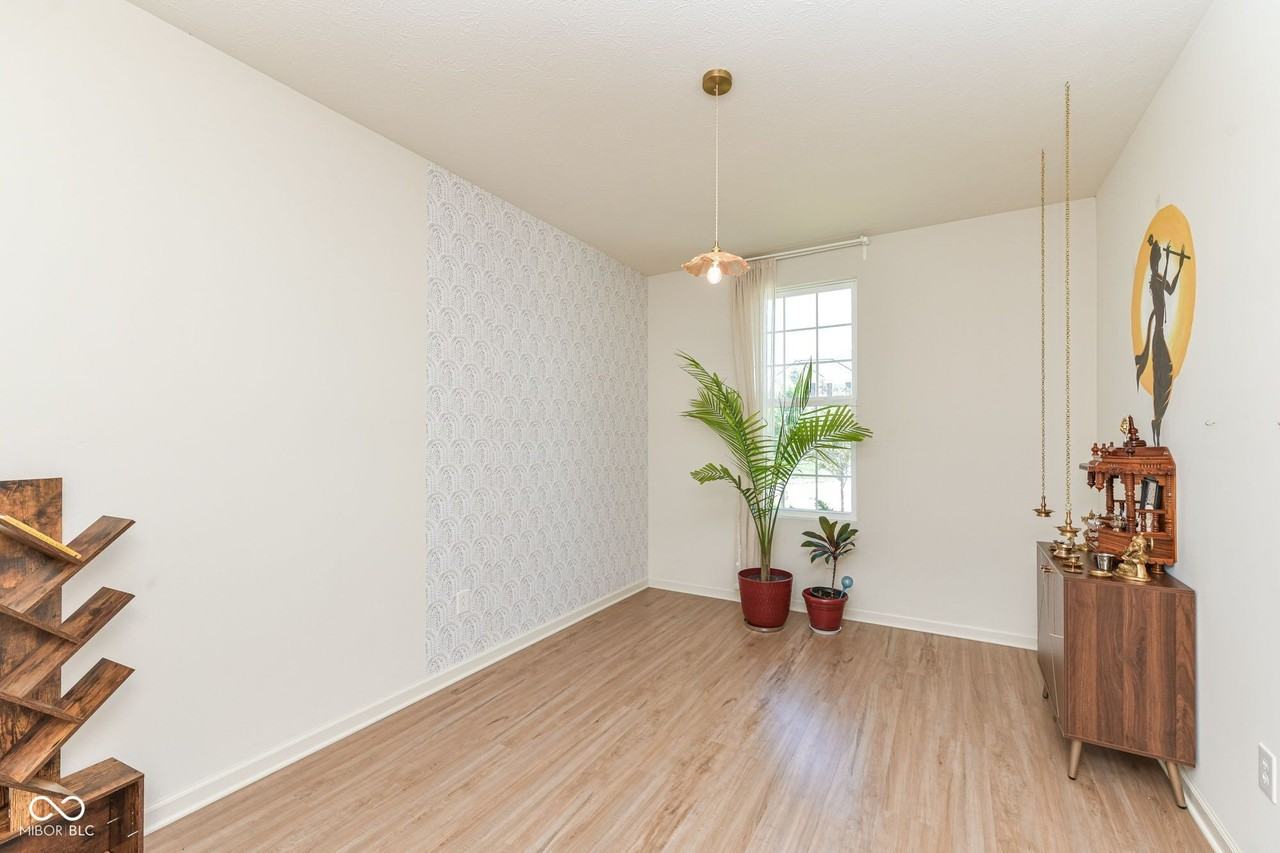 6907 Seattle Slew Dr - Photo 4 of 40
