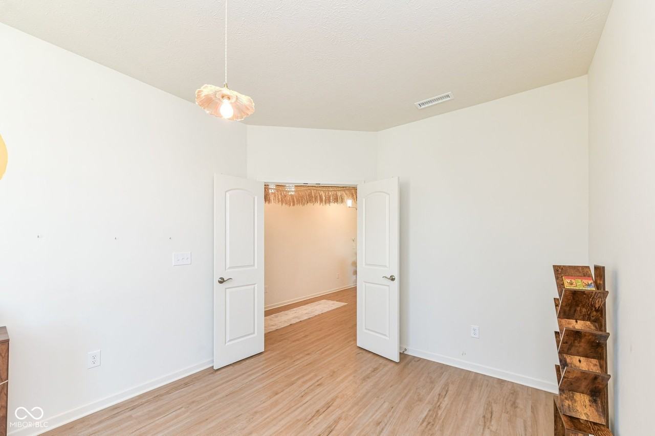 6907 Seattle Slew Dr - Photo 5 of 40