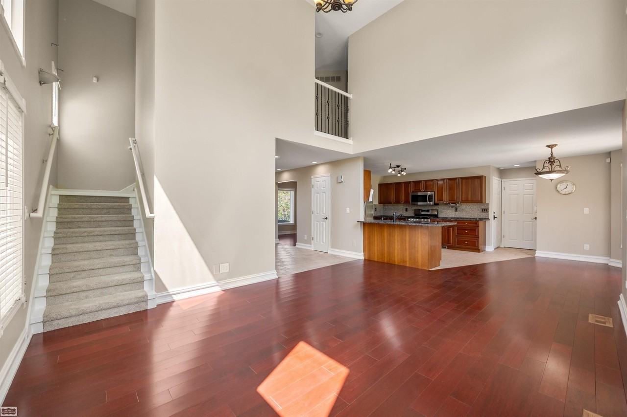 3129 Bendelow Rd - Photo 7 of 39