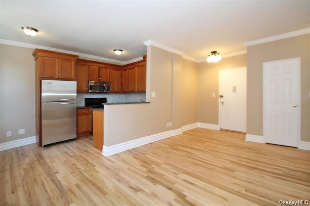 111 7th St #202 - Photo 6 of 14