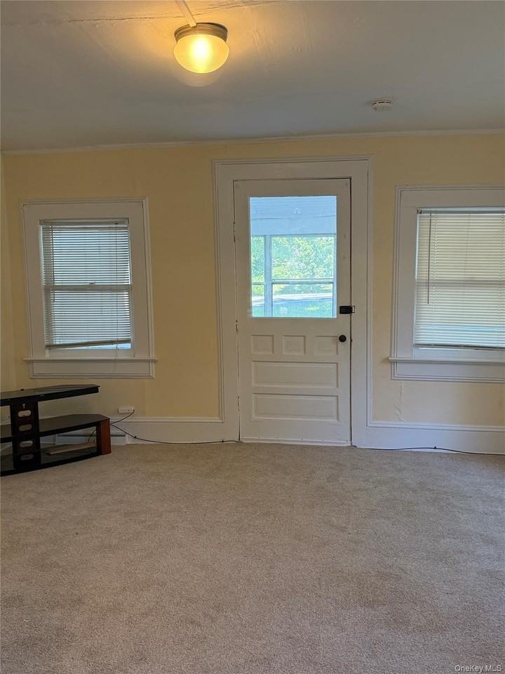 240 Jersey Ave - Photo 7 of 40