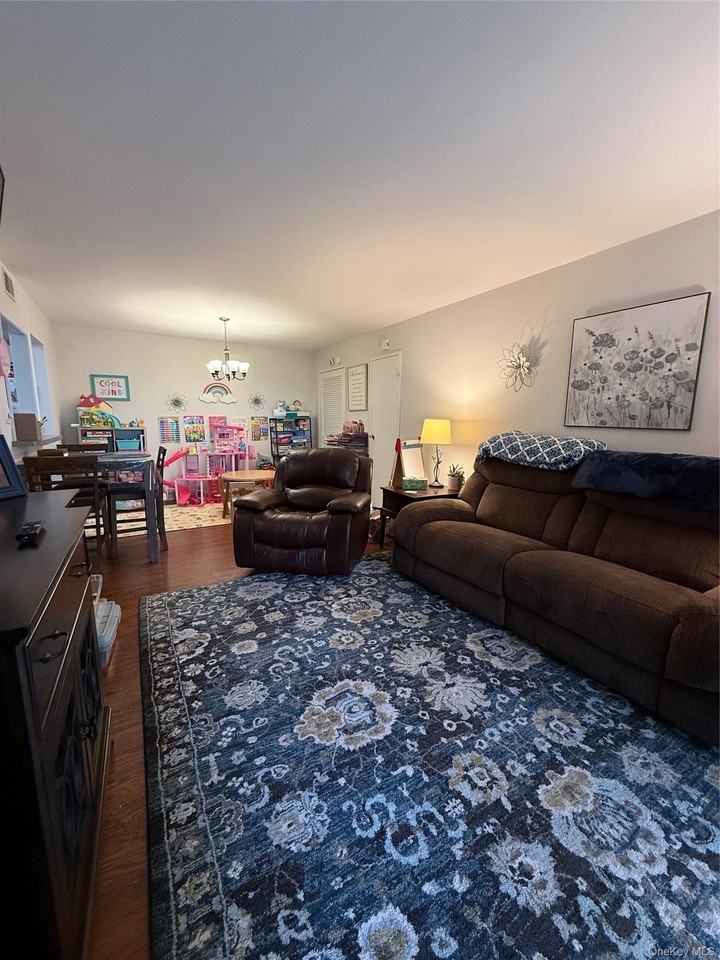 51 Santa Barbara Dr - Photo 5 of 12