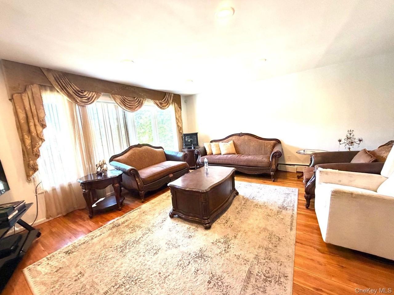 906 Park Ct - Photo 2 of 16