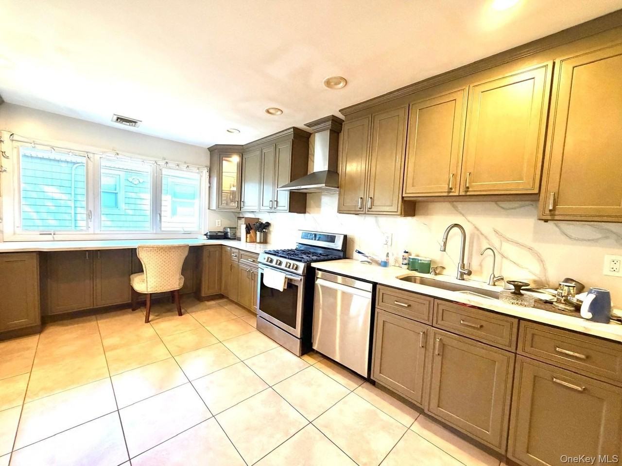 906 Park Ct - Photo 5 of 16