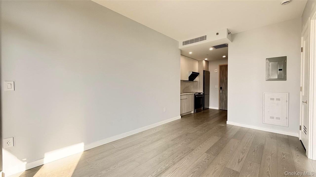 13411 Franklin Ave #4E - Photo 2 of 24
