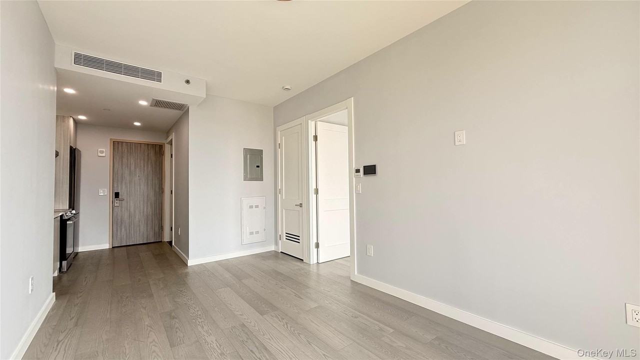 13411 Franklin Ave #4E - Photo 5 of 24