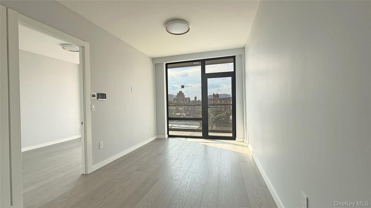 13411 Franklin Ave #4E - Photo 6 of 24