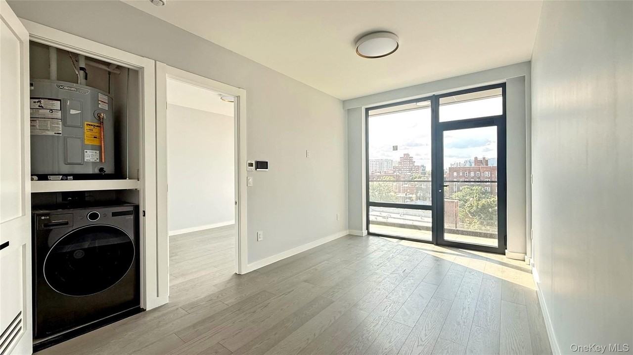 13411 Franklin Ave #4E - Photo 7 of 24