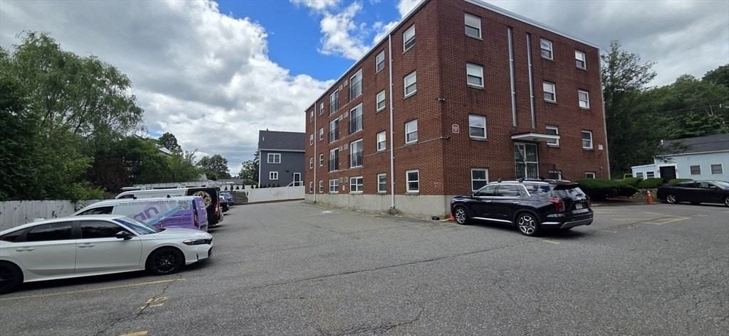 558 Main St #1D - Photo 2 of 13