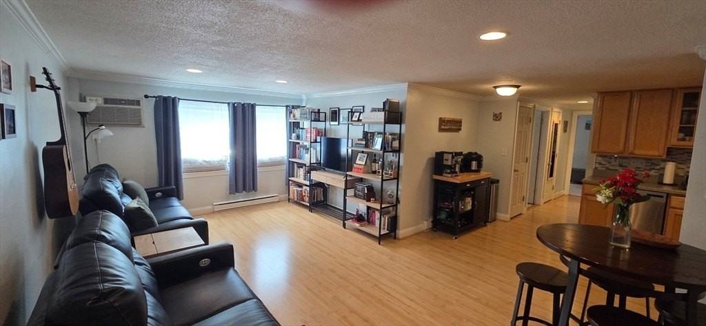 558 Main St #1D - Photo 3 of 13