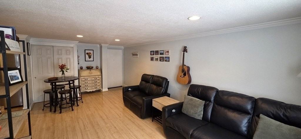 558 Main St #1D - Photo 4 of 13