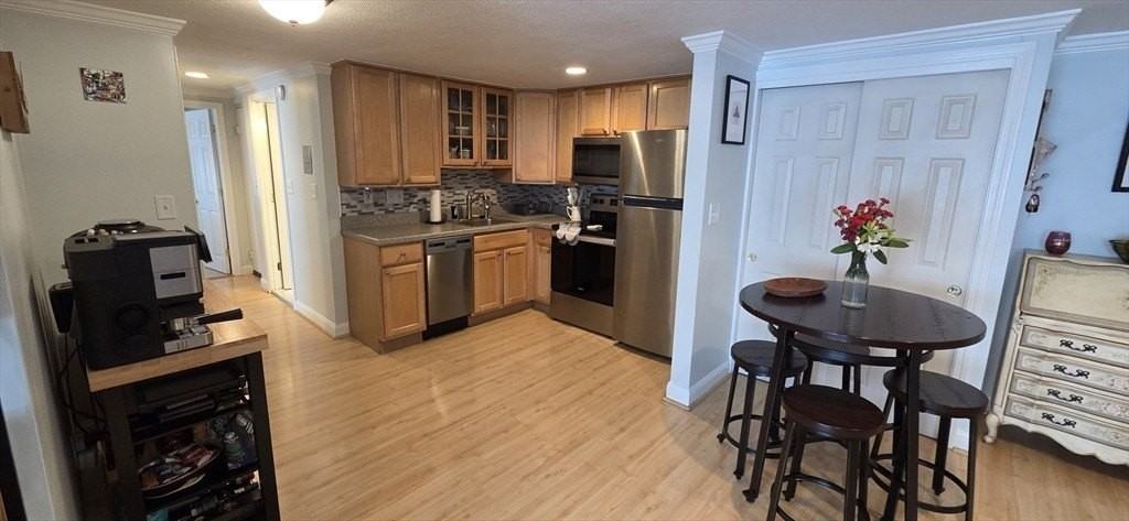 558 Main St #1D - Photo 5 of 13
