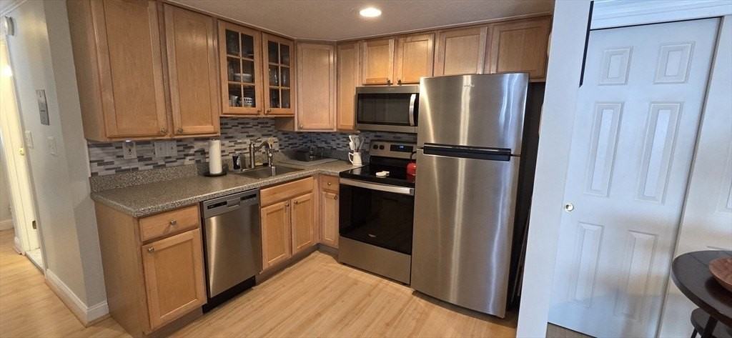 558 Main St #1D - Photo 6 of 13