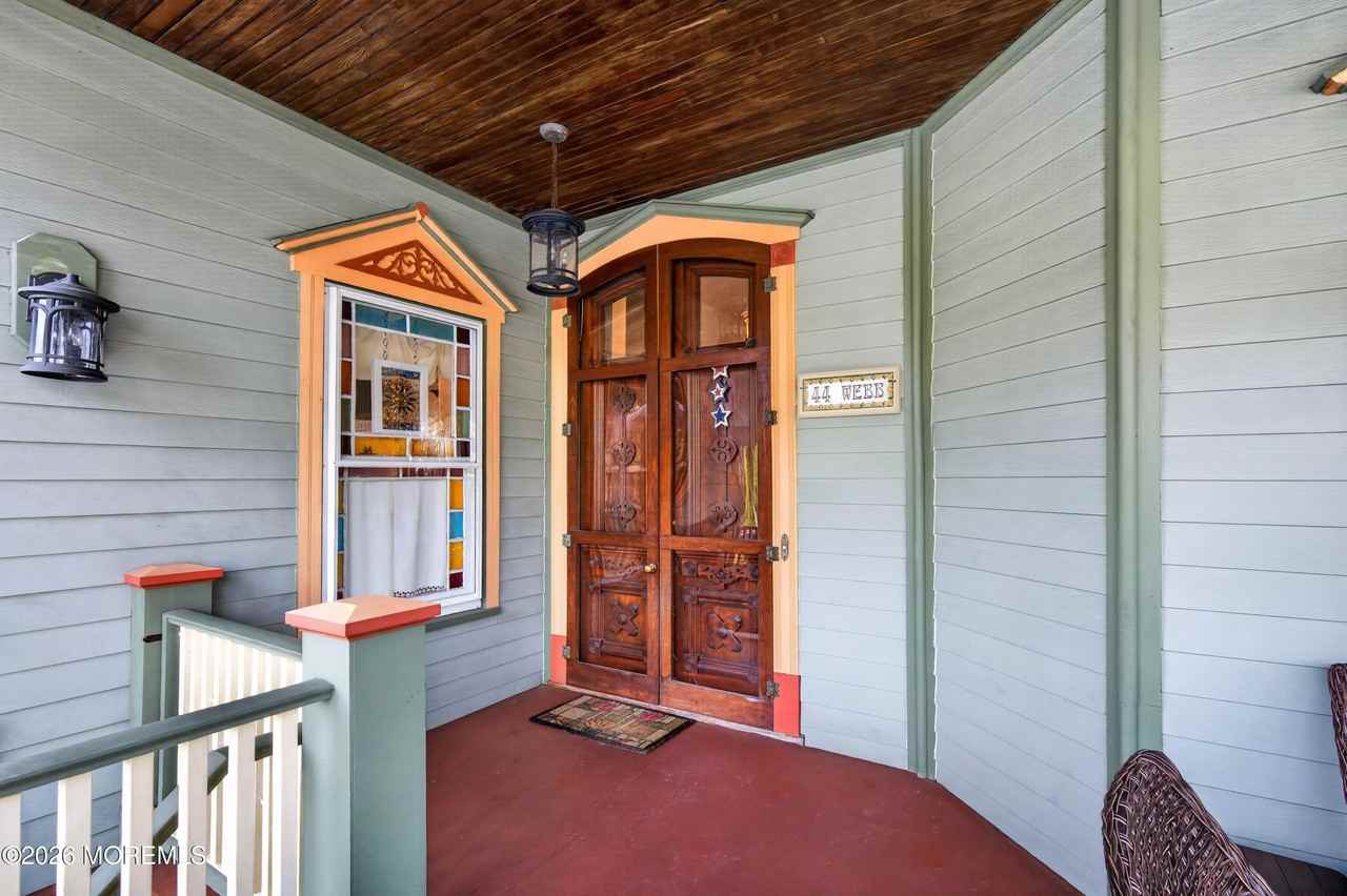 44 Webb Ave - Photo 4 of 37