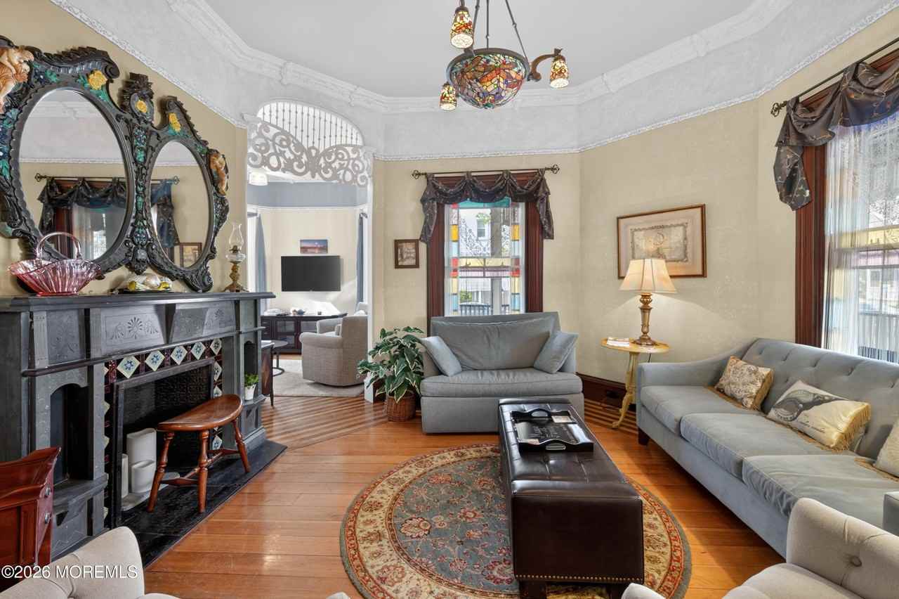 44 Webb Ave - Photo 6 of 37