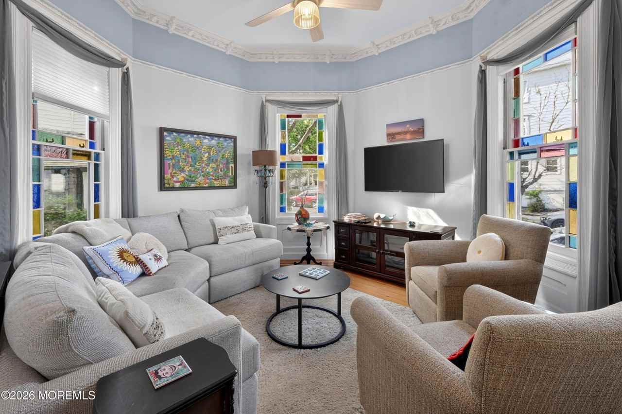 44 Webb Ave - Photo 7 of 37