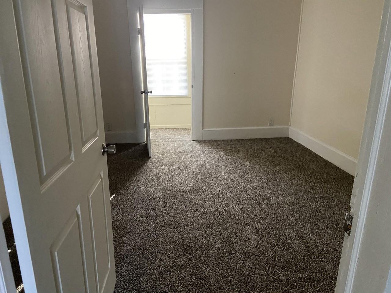 907 W Magnolia St #1 - Photo 3 of 8