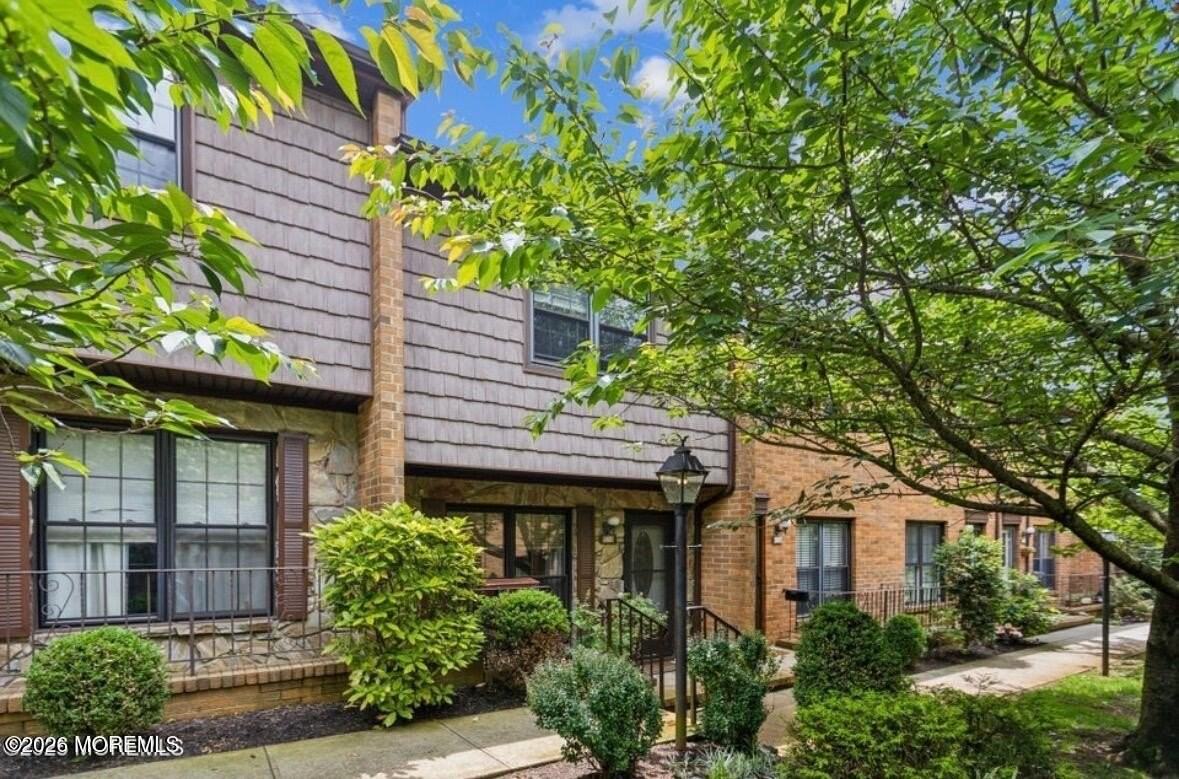 321 Spring St #8