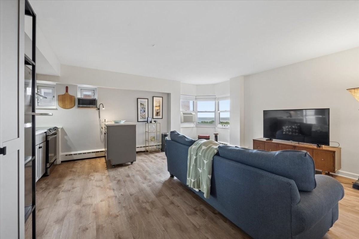 4950 N Marine Dr #1401 - Photo 6 of 21