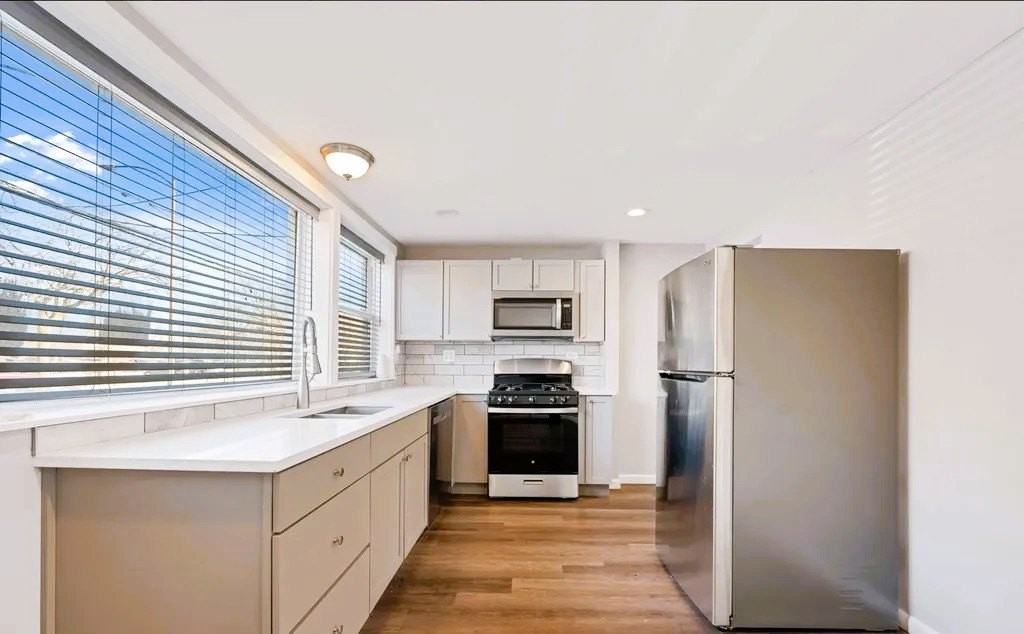 50 E 37th St - Photo 2 of 10
