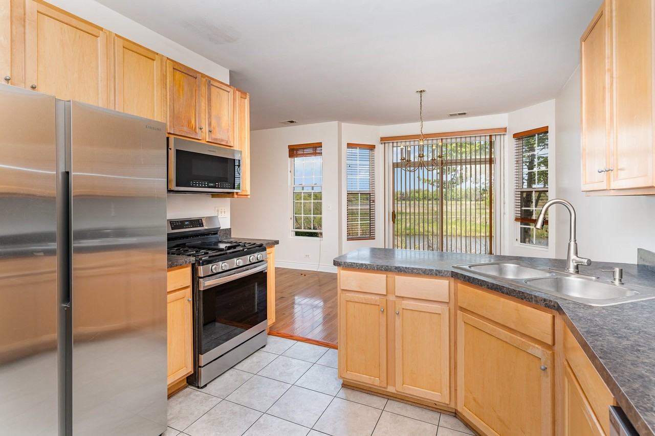 593 Springbrook Trl N - Photo 4 of 15