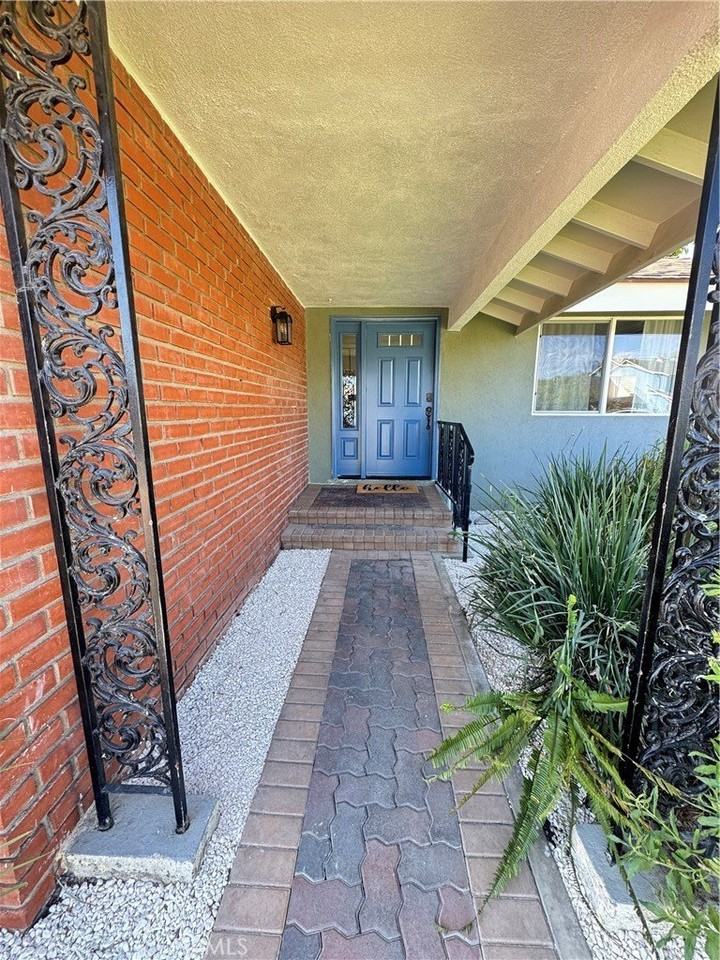 6911 Laurelhurst Dr - Photo 2 of 18