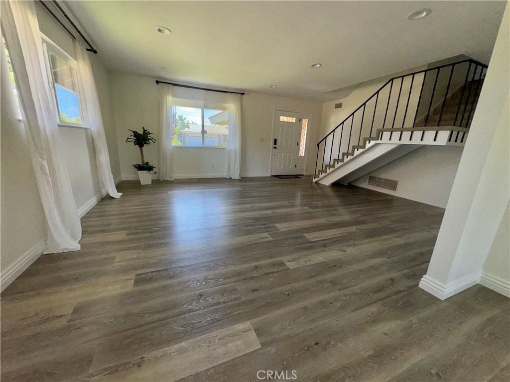 6911 Laurelhurst Dr - Photo 4 of 18