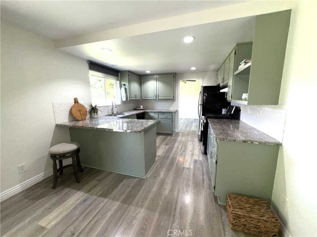 6911 Laurelhurst Dr - Photo 6 of 18