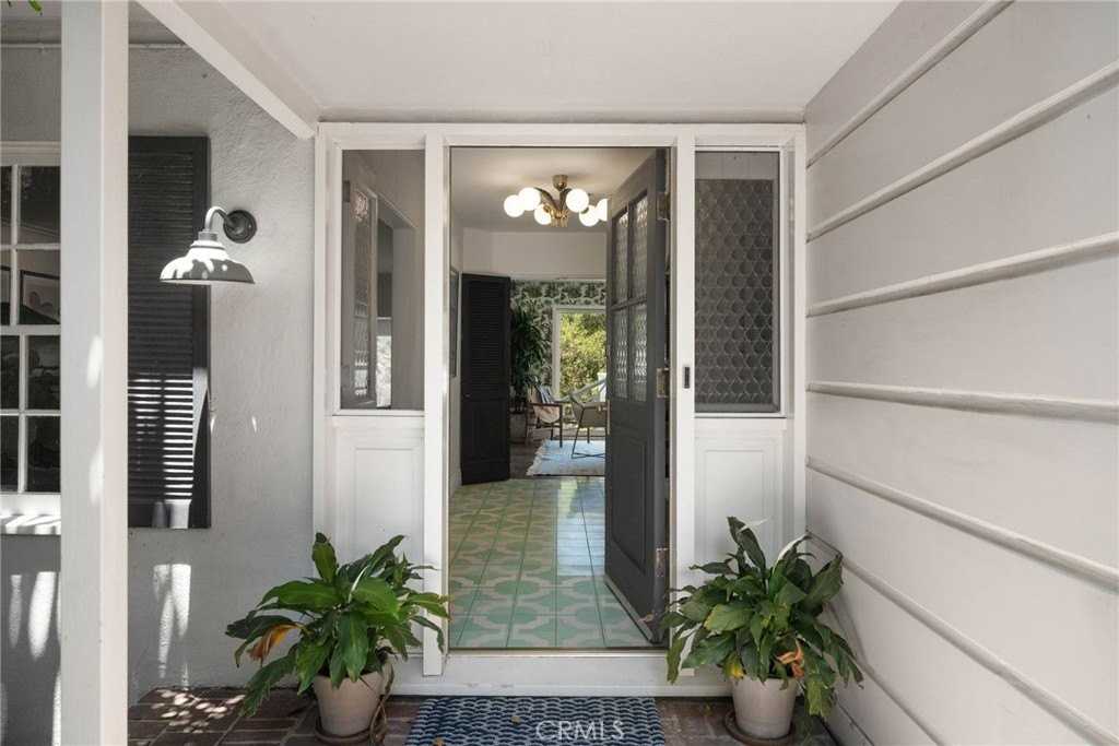3704 Prestwick Dr - Photo 4 of 50