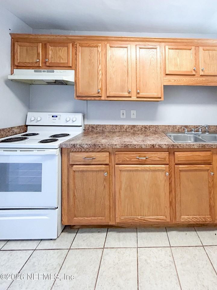 1130 Woodruff Ave #2 - Photo 7 of 19