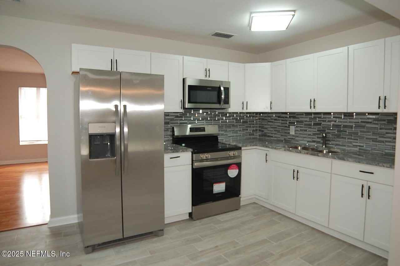 2947 W 45th St - Photo 4 of 41