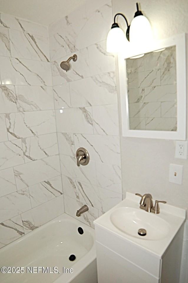 2947 W 45th St - Photo 7 of 41