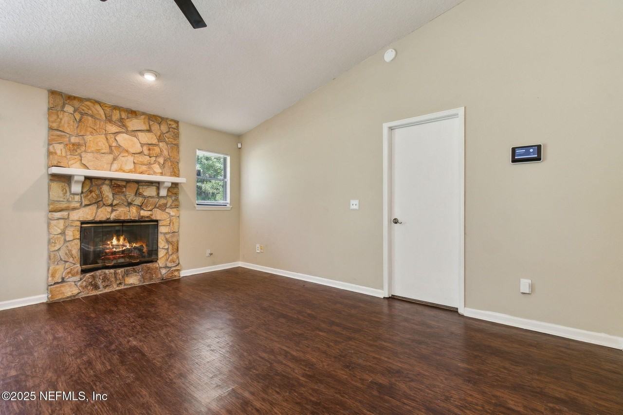 1565 Shearwater Dr - Photo 4 of 27
