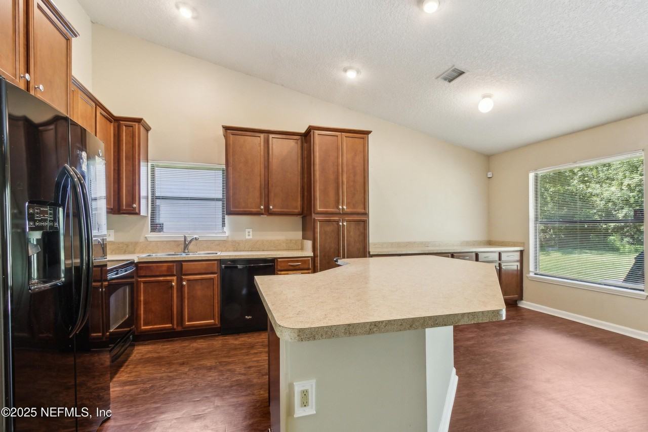 1565 Shearwater Dr - Photo 7 of 27