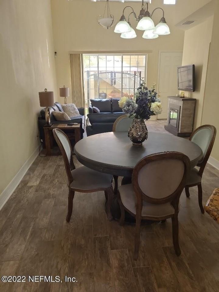 539 Hedgewood Dr - Photo 3 of 50